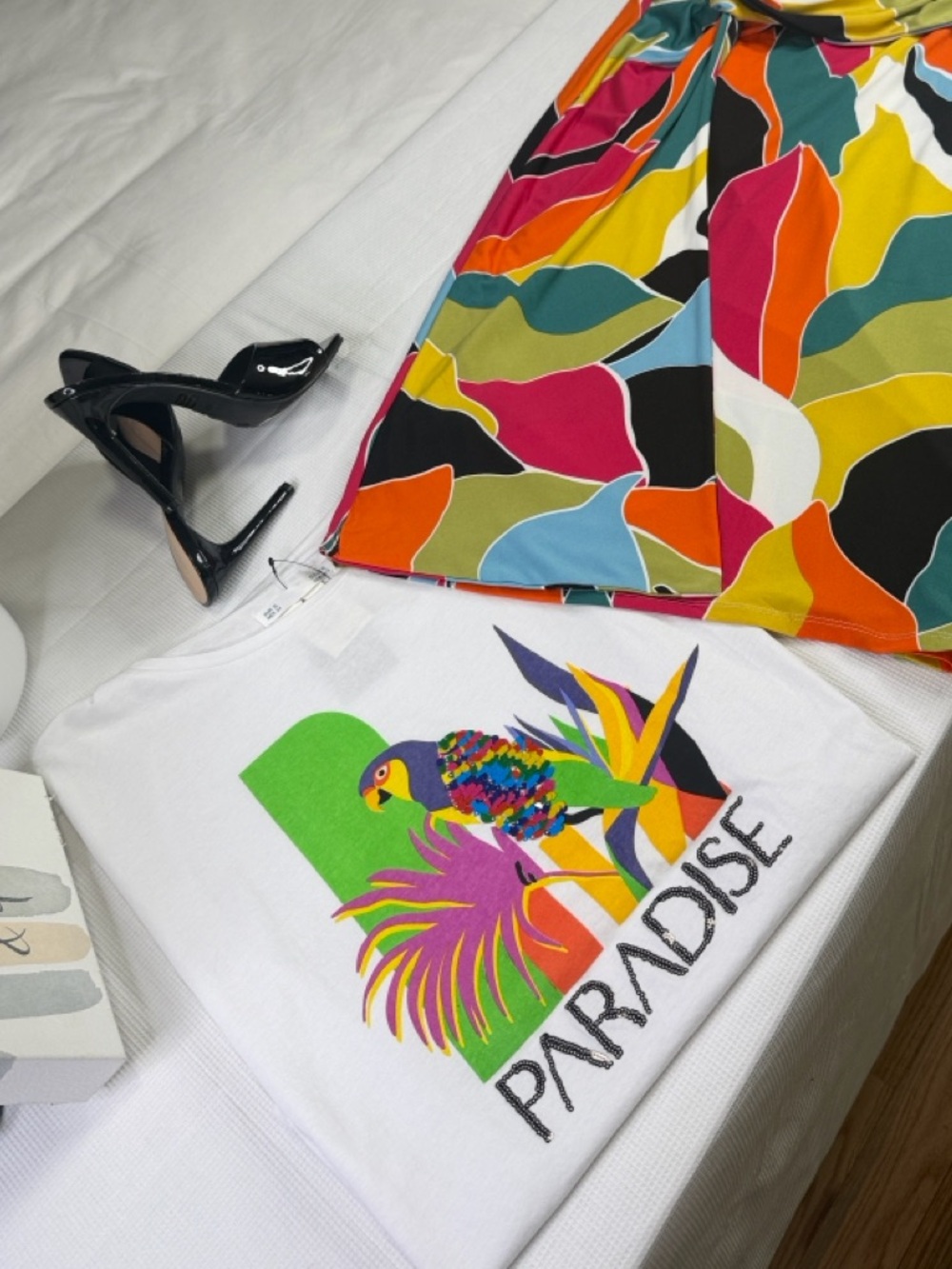 Sequined multicolor parrot sequin embellishment Cotton Top - Picture 13 of 15